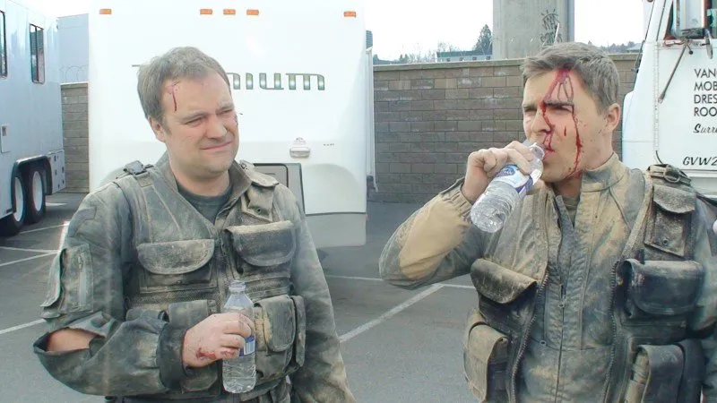 BTS on #StargateAtlantis. @dhewlett and Kavan Smith give their all, then take a break, on a typically grueling shoot.…