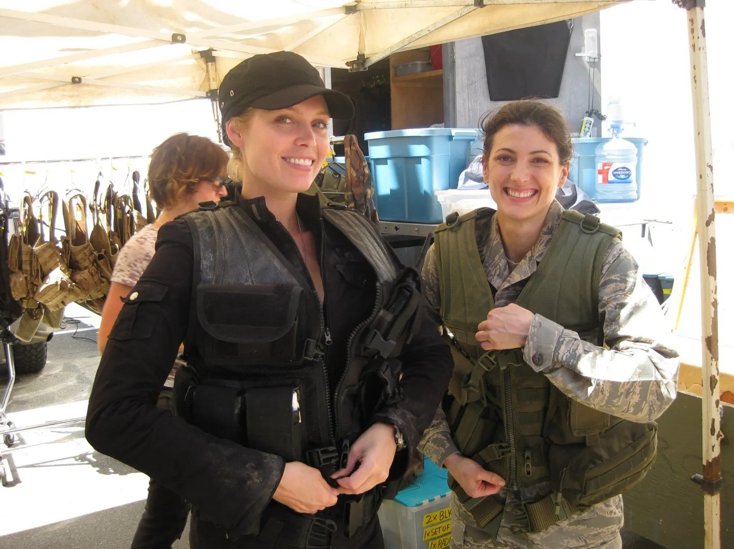 Back in the day! @AlainaHuffman and @Julia_Benson gearing up for action. Behind the scenes on #Stargate…