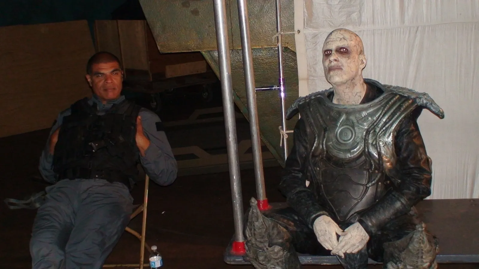 More BTS pics from the #Stargate vault - Relaxing with the wraith #Atlantis #SGA #StargateAtlantis