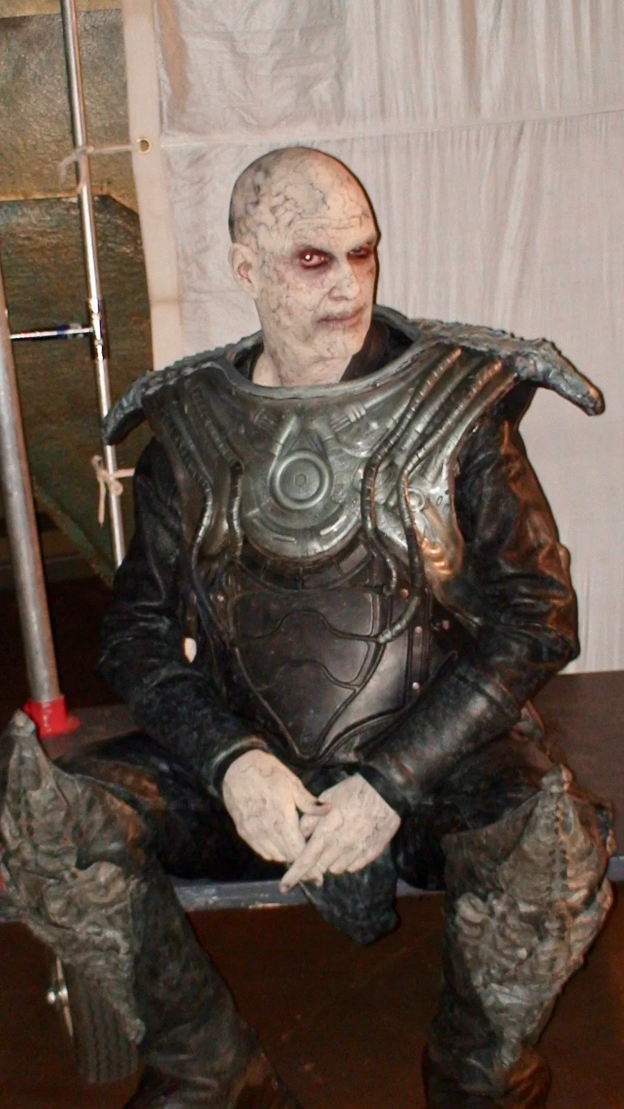 More BTS pics from the #Stargate vault - Relaxing with the wraith #Atlantis #SGA #StargateAtlantis