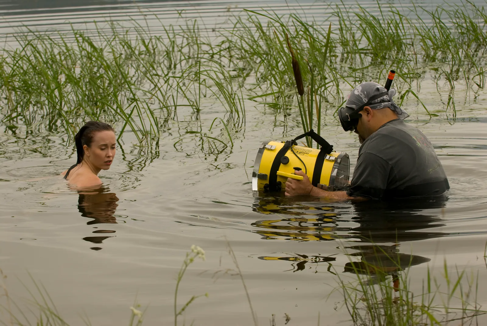 Behind the scenes on #StargateUniverse "Faith" Grizz Salzi on camera, @AtleastLevesque goes for a leisurely swim,…