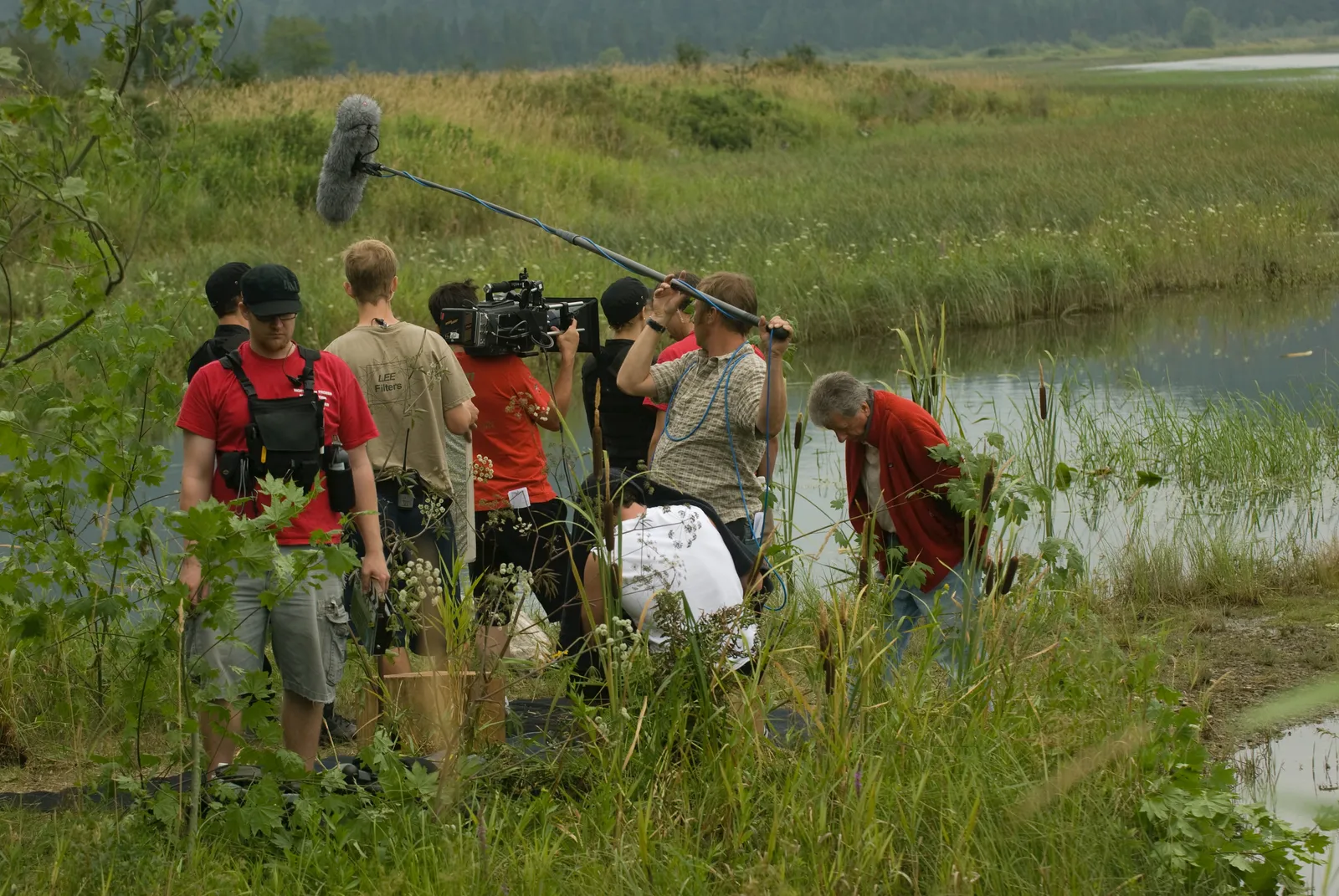 Behind the scenes on #StargateUniverse "Faith" Grizz Salzi on camera, @AtleastLevesque goes for a leisurely swim,…