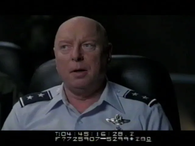 #Stargate #SG1 "Window of Opportunity" - BTS: The great Don S. Davis earns a loonie from director @RealPDeLuise for his…