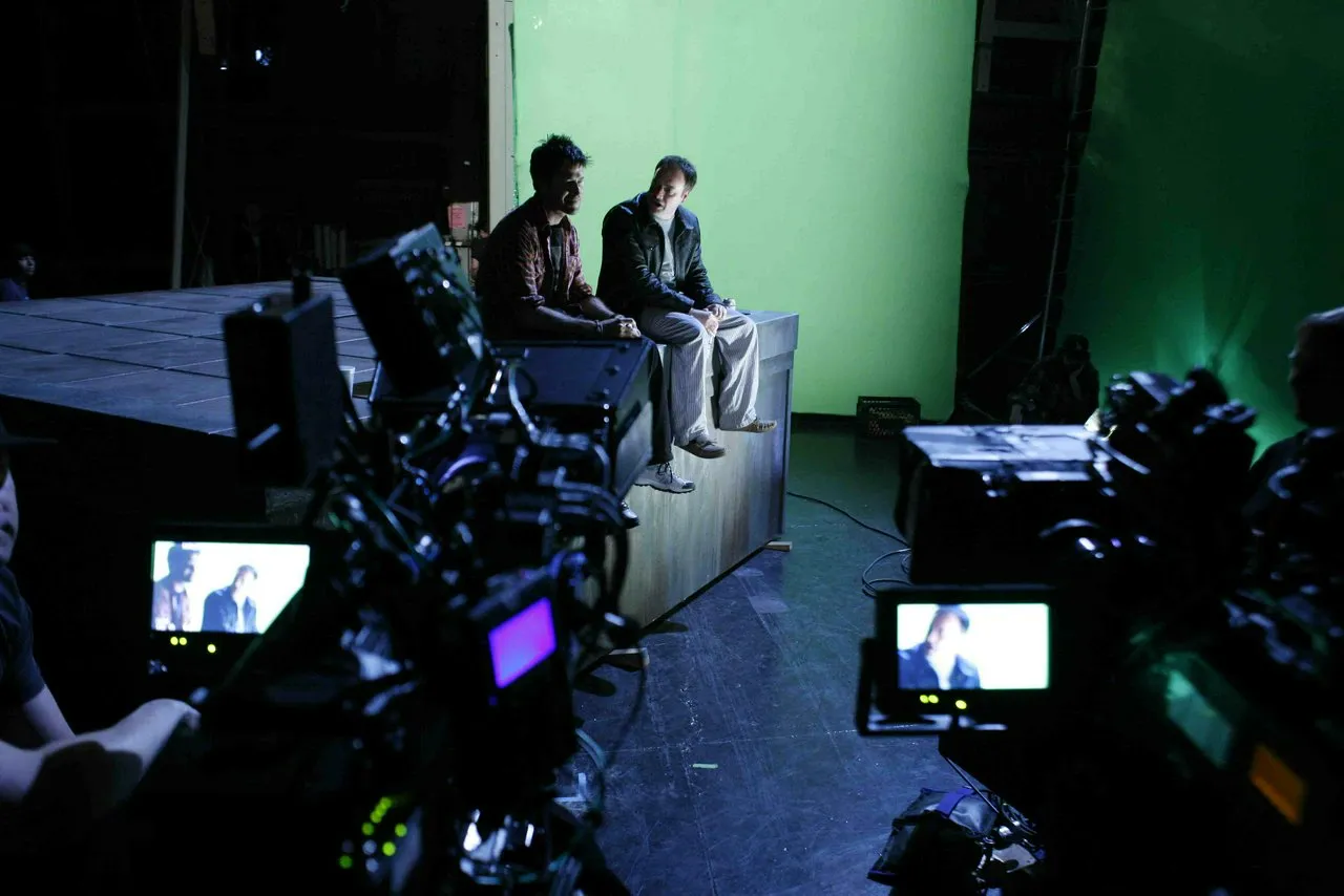 Since we'll be discussing Stargate: Atlantis "The Shrine" later today, here's some behind-the-scenes photos from the…